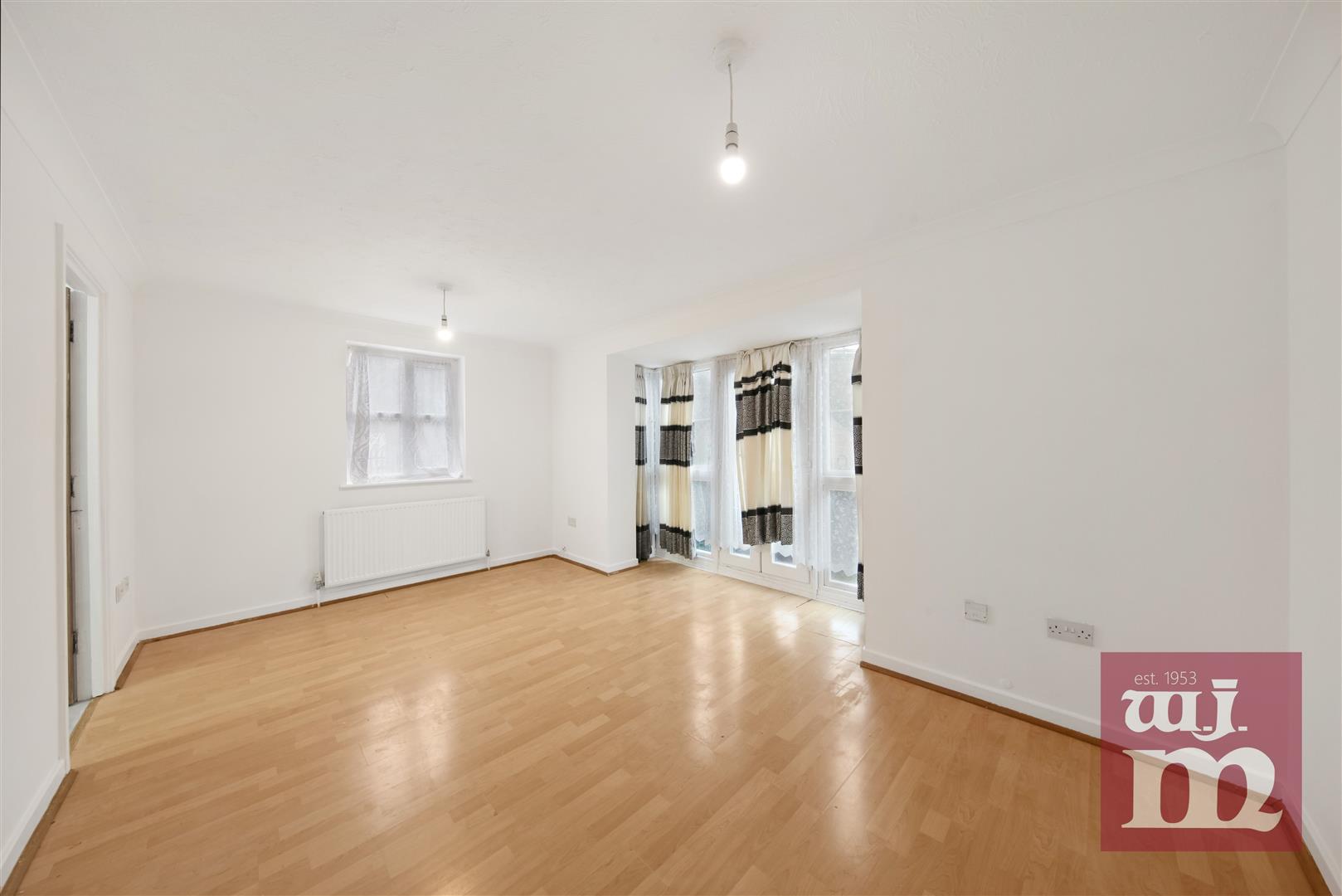 2 bed property in Lagonda House, Bow